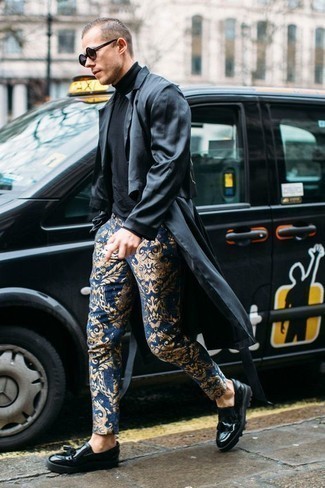 Как носить черную водолазку с серым плащом мужчине