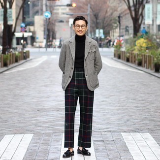 Как носить черную водолазку с серым шерстяным пиджаком мужчине