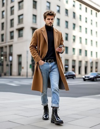 Как носить черную водолазку с голубыми джинсами мужчине