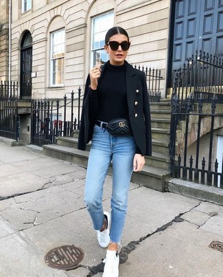 Как носить черную водолазку с голубыми джинсами женщине