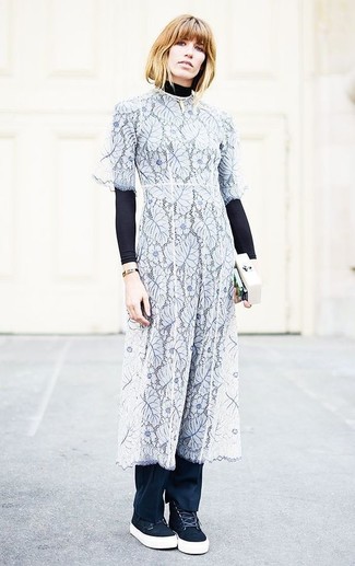 Какие платья-миди носить с черной водолазкой