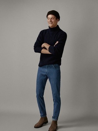 Как носить черную водолазку с темно-синими джинсами мужчине