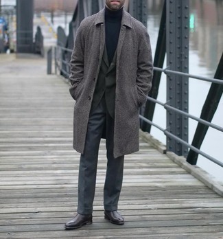Как носить черную водолазку с оливковым шерстяным пиджаком мужчине
