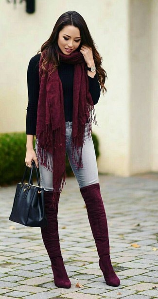 Какие джинсы скинни носить с черной водолазкой