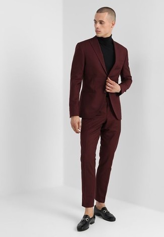 Какие костюмы носить с черной водолазкой