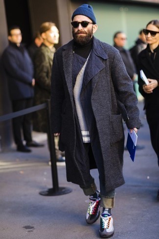 Какие трикотажные жилеты носить с черной водолазкой мужчине