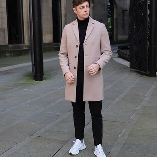 Как носить черную водолазку с белыми кроссовками мужчине