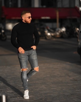 Как носить черную водолазку с белыми низкими кедами мужчине