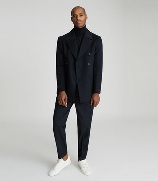 Как носить черную водолазку с белыми низкими кедами мужчине