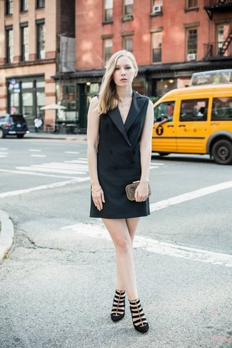 С чем носить черное платье-смокинг