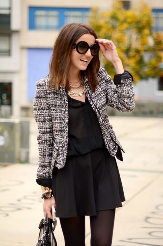 С чем носить черный твидовый жакет женщине