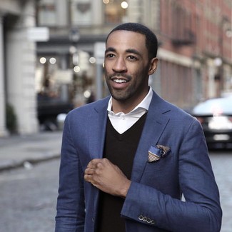 С чем носить черный свитер с v-образным вырезом мужчине