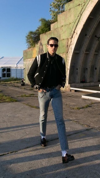 С чем носить черную университетскую куртку мужчине