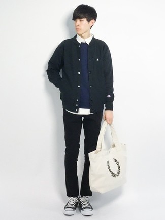 С чем носить черную университетскую куртку мужчине