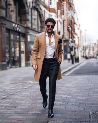 С чем носить черные классические брюки в вертикальную полоску мужчине