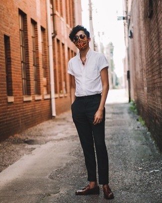 С чем носить черные брюки в вертикальную полоску мужчине