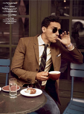 С чем носить черный галстук в вертикальную полоску мужчине