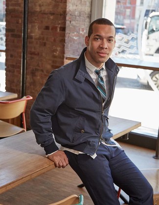 С чем носить черный галстук в вертикальную полоску мужчине