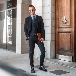 Как носить черный жилет с черными брюками чинос в клетку