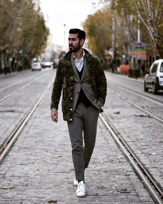 Какие куртки в стиле милитари носить с черным жилетом