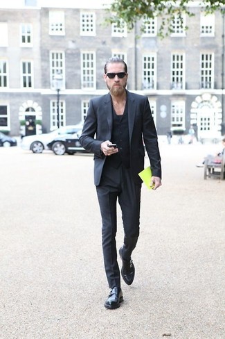 Какие монки носить с черным жилетом