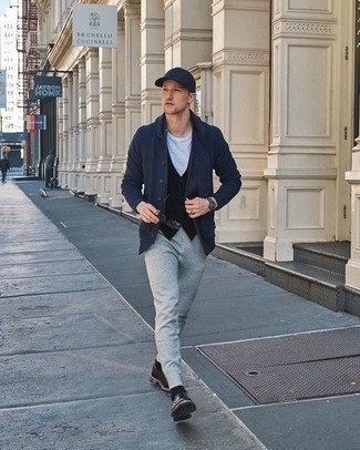 Какие спортивные штаны носить с черным жилетом