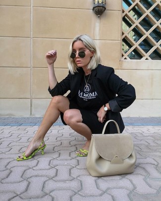 С чем носить черные часы женщине