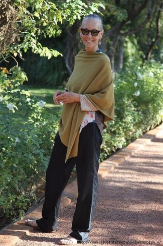 С чем носить черные широкие брюки