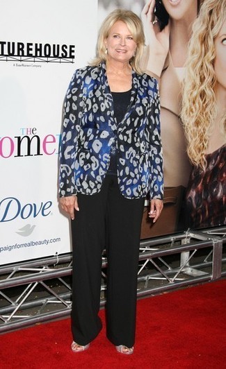 С чем носить черные широкие брюки