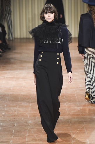 Какие водолазки носить с черными широкими брюками