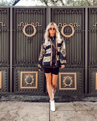 Какие ботильоны носить с черной ветровкой