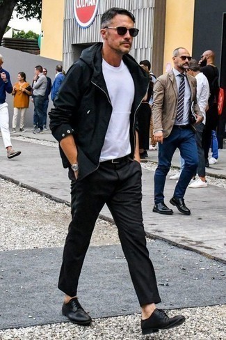 Как носить черную ветровку с темно-серыми брюками чинос