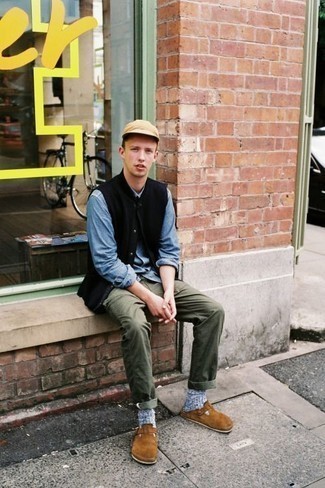 С чем носить черную шерстяную куртку без рукавов мужчине