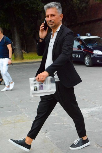 С чем носить черную шерстяную куртку мужчине