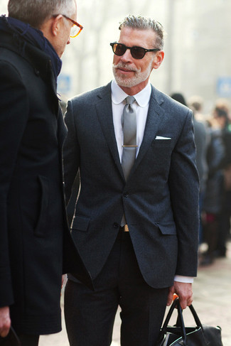 С чем носить черные шерстяные брюки мужчине