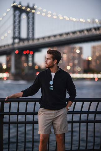 С чем носить черный свитер с воротником на молнии мужчине