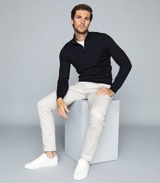 С чем носить черный свитер с воротником на молнии мужчине