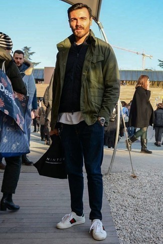 Какие брюки чинос носить с черным свитером на молнии