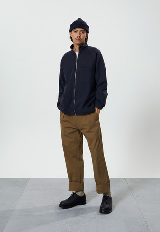 Какие туфли дерби носить с черным свитером на молнии