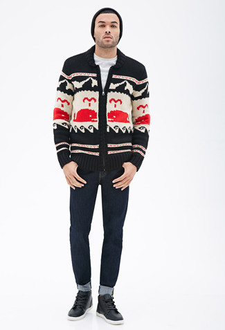 Какие высокие кеды носить с черным свитером на молнии мужчине