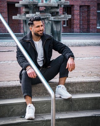 Какие длинные пальто носить с черным свитером на молнии