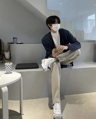 Как носить пиджак с высокими кедами мужчине