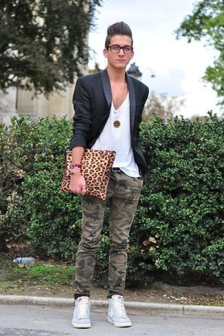 Как носить пиджак с высокими кедами мужчине