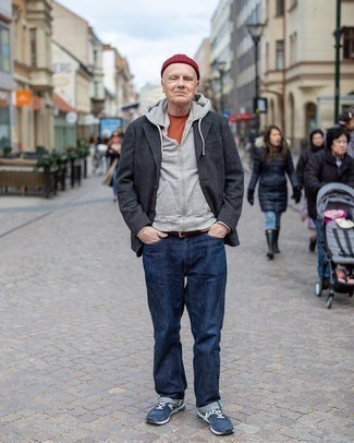 Как носить пиджак с футболкой за 50 лет мужчине