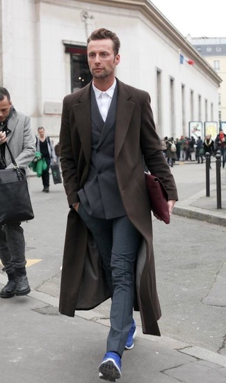 Какие пиджаки носить с синими кроссовками мужчине