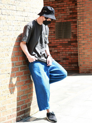 Какие брюки чинос носить с синими кроссовками