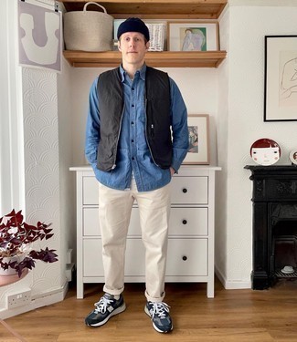 С чем носить синие кроссовки мужчине