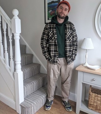 С чем носить синие кроссовки мужчине