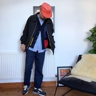 С чем носить синие кроссовки мужчине