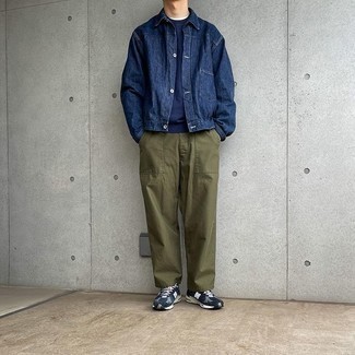 С чем носить синие кроссовки мужчине